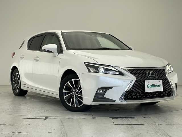 レクサス ＣＴ 200h バージョンC 沖縄県 2021(令3)年 4.5万km ソニッククォーツ 純正ナビ　/　(フルセグＴＶ　DVD　Ｂｌｕｅｔｏｏｔｈ　USB)　/バックカメラ　　/ＥＴＣ/前席パワーシート　/前席シートヒーター　/ハーフレザーシート　/クルーズコントロール　/レーンキープアシスト/ステアリングスイッチ/プッシュスタート　/スマートキー　/オートライト/ＬＥＤヘッドライト/クリアランスソナー/ドアバイザー/純正フロアマット/純正16インチアルミホイール