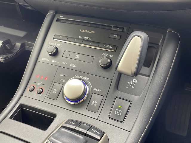 レクサス ＣＴ 200h バージョンC 沖縄県 2021(令3)年 4.5万km ソニッククォーツ 純正ナビ　/　(フルセグＴＶ　DVD　Ｂｌｕｅｔｏｏｔｈ　USB)　/バックカメラ　　/ＥＴＣ/前席パワーシート　/前席シートヒーター　/ハーフレザーシート　/クルーズコントロール　/レーンキープアシスト/ステアリングスイッチ/プッシュスタート　/スマートキー　/オートライト/ＬＥＤヘッドライト/クリアランスソナー/ドアバイザー/純正フロアマット/純正16インチアルミホイール