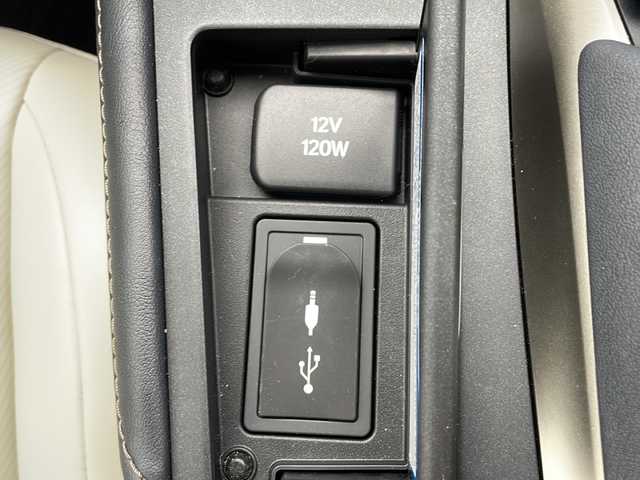 レクサス ＣＴ 200h バージョンC 沖縄県 2021(令3)年 4.5万km ソニッククォーツ 純正ナビ　/　(フルセグＴＶ　DVD　Ｂｌｕｅｔｏｏｔｈ　USB)　/バックカメラ　　/ＥＴＣ/前席パワーシート　/前席シートヒーター　/ハーフレザーシート　/クルーズコントロール　/レーンキープアシスト/ステアリングスイッチ/プッシュスタート　/スマートキー　/オートライト/ＬＥＤヘッドライト/クリアランスソナー/ドアバイザー/純正フロアマット/純正16インチアルミホイール