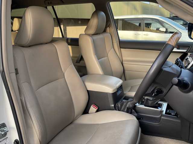 トヨタ ランドクルーザー プラド TX Lパッケージ マットブラED 広島県 2023(令5)年 7.8万km ホワイトパールクリスタルシャイン 禁煙/純正9型ナビ/アラウンドビューモニター/レーダークルーズコントロール/シートベンチレーション/シートヒーター/サンルーフ/前後コーナーセンサー/社外デジタルインナーミラー/ブラインドスポットモニター/ルーフレール/ラジアルタイヤ4本