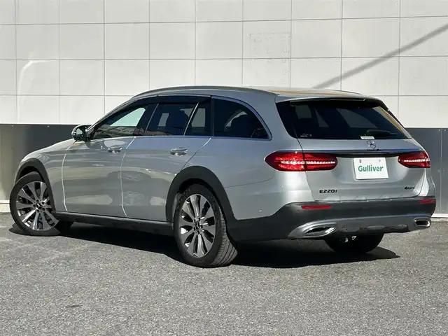 メルセデス・ベンツ Ｅ２２０ｄ 4マチック オールテレイン 東京都 2020(令2)年 3.5万km イリジウムシルバー エクスクルーシブパッケージ/レーダーセーフティパッケージ/純正12.3インチワイドディスプレイHDDナビ/　フルセグTV/AppleCarPlay/AndroidAuto/360度カメラシステム/Burmesterサラウンドサウンドシステム/パノラミックスライディングルーフ/ヘッドアップディスプレイ/レザーシート/シートヒーター/シートベンチレーター/パワーシート/シートメモリー/前後ドライブレコーダー/純正19インチアルミホイール/LEDヘッドライト/アダプティブハイビームアシストプラス/アクティブディスタンスアシストディストロニック/アクティブレーンチェンジングアシスト/アクティブエマージェンシーストップアシスト/アクティブレーンキーピングアシスト/ステアリングパイロット/アクティブブレーキアシスト/アダプティブクルーズコントロール/革巻きステアリングホイール/ステアリングスイッチ/パドルシフト/トラフィックサインアシスト/渋滞時緊急ブレーキ機能/PRE-SAFE/電動格納ミラー/ウインカーミラー/フロアマット/ドアバイザー/保証書/取扱説明書/スペアキー