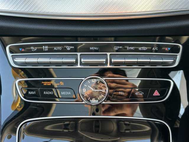 メルセデス・ベンツ Ｅ２２０ｄ 4マチック オールテレイン 東京都 2020(令2)年 3.5万km イリジウムシルバー エクスクルーシブパッケージ/レーダーセーフティパッケージ/純正12.3インチワイドディスプレイHDDナビ/　フルセグTV/AppleCarPlay/AndroidAuto/360度カメラシステム/Burmesterサラウンドサウンドシステム/パノラミックスライディングルーフ/ヘッドアップディスプレイ/レザーシート/シートヒーター/シートベンチレーター/パワーシート/シートメモリー/前後ドライブレコーダー/純正19インチアルミホイール/LEDヘッドライト/アダプティブハイビームアシストプラス/アクティブディスタンスアシストディストロニック/アクティブレーンチェンジングアシスト/アクティブエマージェンシーストップアシスト/アクティブレーンキーピングアシスト/ステアリングパイロット/アクティブブレーキアシスト/アダプティブクルーズコントロール/革巻きステアリングホイール/ステアリングスイッチ/パドルシフト/トラフィックサインアシスト/渋滞時緊急ブレーキ機能/PRE-SAFE/電動格納ミラー/ウインカーミラー/フロアマット/ドアバイザー/保証書/取扱説明書/スペアキー