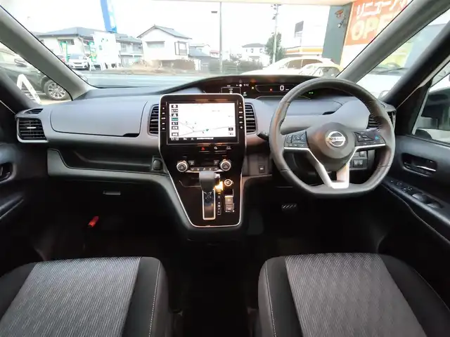 日産 セレナ ハイウェイスター V 熊本県 2019(令1)年 5.6万km ブリリアントホワイトパール 純正10インチナビ/【フルセグTV/Bluetooth/HDMI/CD/DVD】/アラウンドビューモニター/フリップダウンモニター/両側パワースライドドア/プロパイロット/ステアリングスイッチ/パーキングアシスト/コーナーセンサー/電子パーキング/オートホールド/アイドリングストップ/純正16インチアルミホイール/前後ドライブレコーダー/ETC/純正フロアマット/スペアキー/取扱説明書