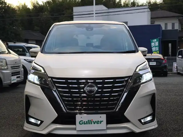 日産 セレナ ハイウェイスター V 熊本県 2019(令1)年 5.6万km ブリリアントホワイトパール 純正10インチナビ/【フルセグTV/Bluetooth/HDMI/CD/DVD】/アラウンドビューモニター/フリップダウンモニター/両側パワースライドドア/プロパイロット/ステアリングスイッチ/パーキングアシスト/コーナーセンサー/電子パーキング/オートホールド/アイドリングストップ/純正16インチアルミホイール/前後ドライブレコーダー/ETC/純正フロアマット/スペアキー/取扱説明書