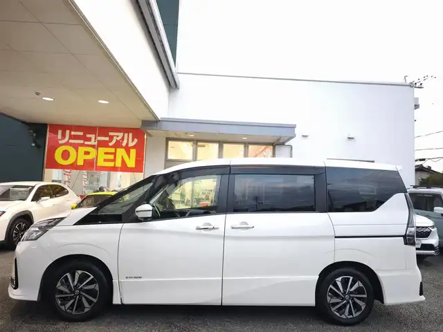 日産 セレナ ハイウェイスター V 熊本県 2019(令1)年 5.6万km ブリリアントホワイトパール 純正10インチナビ/【フルセグTV/Bluetooth/HDMI/CD/DVD】/アラウンドビューモニター/フリップダウンモニター/両側パワースライドドア/プロパイロット/ステアリングスイッチ/パーキングアシスト/コーナーセンサー/電子パーキング/オートホールド/アイドリングストップ/純正16インチアルミホイール/前後ドライブレコーダー/ETC/純正フロアマット/スペアキー/取扱説明書