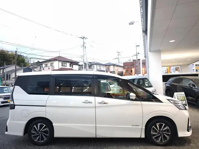 日産 セレナ ハイウェイスター V 熊本県 2019(令1)年 5.6万km ブリリアントホワイトパール 純正10インチナビ/【フルセグTV/Bluetooth/HDMI/CD/DVD】/アラウンドビューモニター/フリップダウンモニター/両側パワースライドドア/プロパイロット/ステアリングスイッチ/パーキングアシスト/コーナーセンサー/電子パーキング/オートホールド/アイドリングストップ/純正16インチアルミホイール/前後ドライブレコーダー/ETC/純正フロアマット/スペアキー/取扱説明書