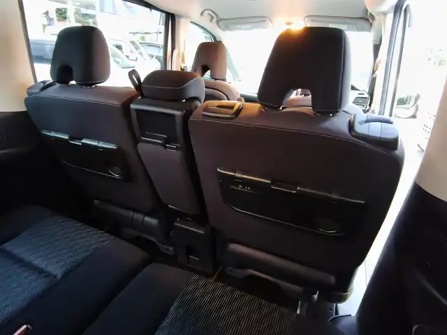 日産 セレナ ハイウェイスター V 熊本県 2019(令1)年 5.6万km ブリリアントホワイトパール 純正10インチナビ/【フルセグTV/Bluetooth/HDMI/CD/DVD】/アラウンドビューモニター/フリップダウンモニター/両側パワースライドドア/プロパイロット/ステアリングスイッチ/パーキングアシスト/コーナーセンサー/電子パーキング/オートホールド/アイドリングストップ/純正16インチアルミホイール/前後ドライブレコーダー/ETC/純正フロアマット/スペアキー/取扱説明書