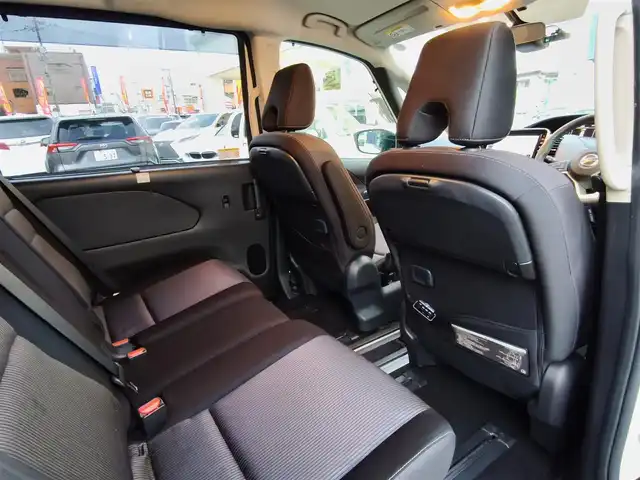 日産 セレナ ハイウェイスター V 熊本県 2019(令1)年 5.6万km ブリリアントホワイトパール 純正10インチナビ/【フルセグTV/Bluetooth/HDMI/CD/DVD】/アラウンドビューモニター/フリップダウンモニター/両側パワースライドドア/プロパイロット/ステアリングスイッチ/パーキングアシスト/コーナーセンサー/電子パーキング/オートホールド/アイドリングストップ/純正16インチアルミホイール/前後ドライブレコーダー/ETC/純正フロアマット/スペアキー/取扱説明書