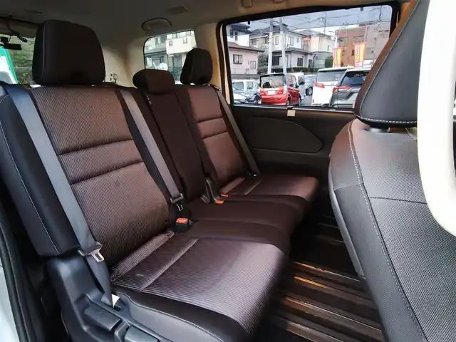 日産 セレナ ハイウェイスター V 熊本県 2019(令1)年 5.6万km ブリリアントホワイトパール 純正10インチナビ/【フルセグTV/Bluetooth/HDMI/CD/DVD】/アラウンドビューモニター/フリップダウンモニター/両側パワースライドドア/プロパイロット/ステアリングスイッチ/パーキングアシスト/コーナーセンサー/電子パーキング/オートホールド/アイドリングストップ/純正16インチアルミホイール/前後ドライブレコーダー/ETC/純正フロアマット/スペアキー/取扱説明書