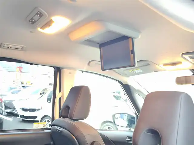 日産 セレナ ハイウェイスター V 熊本県 2019(令1)年 5.6万km ブリリアントホワイトパール 純正10インチナビ/【フルセグTV/Bluetooth/HDMI/CD/DVD】/アラウンドビューモニター/フリップダウンモニター/両側パワースライドドア/プロパイロット/ステアリングスイッチ/パーキングアシスト/コーナーセンサー/電子パーキング/オートホールド/アイドリングストップ/純正16インチアルミホイール/前後ドライブレコーダー/ETC/純正フロアマット/スペアキー/取扱説明書