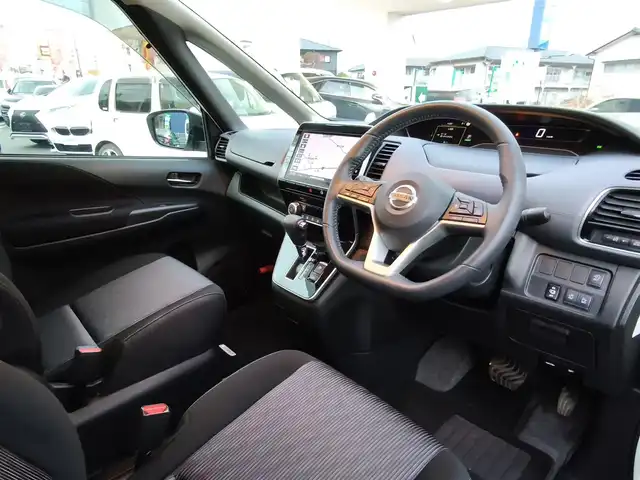 日産 セレナ ハイウェイスター V 熊本県 2019(令1)年 5.6万km ブリリアントホワイトパール 純正10インチナビ/【フルセグTV/Bluetooth/HDMI/CD/DVD】/アラウンドビューモニター/フリップダウンモニター/両側パワースライドドア/プロパイロット/ステアリングスイッチ/パーキングアシスト/コーナーセンサー/電子パーキング/オートホールド/アイドリングストップ/純正16インチアルミホイール/前後ドライブレコーダー/ETC/純正フロアマット/スペアキー/取扱説明書