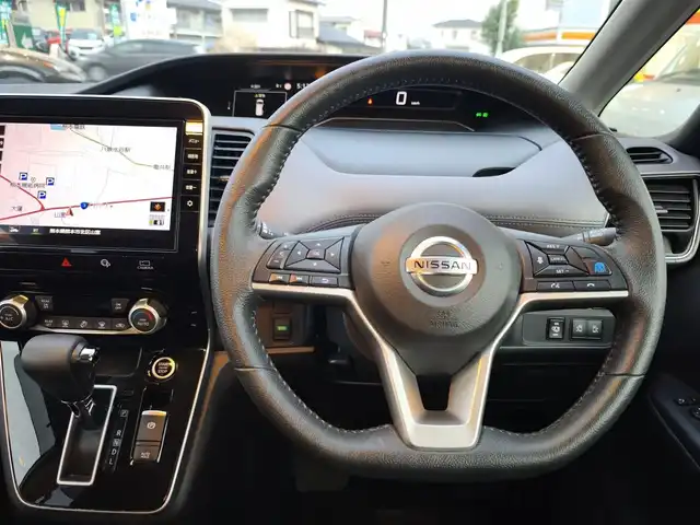 日産 セレナ ハイウェイスター V 熊本県 2019(令1)年 5.6万km ブリリアントホワイトパール 純正10インチナビ/【フルセグTV/Bluetooth/HDMI/CD/DVD】/アラウンドビューモニター/フリップダウンモニター/両側パワースライドドア/プロパイロット/ステアリングスイッチ/パーキングアシスト/コーナーセンサー/電子パーキング/オートホールド/アイドリングストップ/純正16インチアルミホイール/前後ドライブレコーダー/ETC/純正フロアマット/スペアキー/取扱説明書