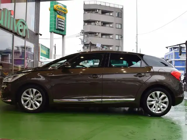 シトロエン ＤＳ５ シック 神奈川県 2013(平25)年 6万km ブラウンヒッコリー ワンオーナー/ディーラー記録簿あり/取扱説明書/パノラマルーフ/クラブレザーパッケージ/セシアニリン革シート/前席シートヒーター/前席パワーシート/D席シートメモリ/バックカメラ/座面奥行調整/6AT/HIDヘッドライト/シルバーアナログ時計/6スピーカー