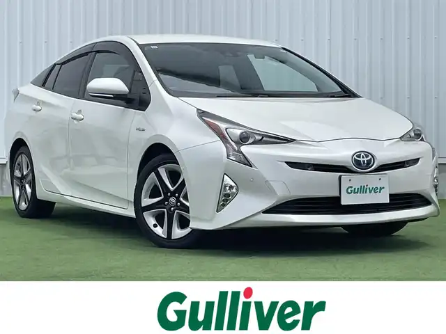 トヨタ プリウス A ツーリングセレクション 香川県 2015(平27)年 3.7万km ホワイトパールクリスタルシャイン 登録時走行距離：36142km/ディーラー純正ナビ/　CD DVD BT フルセグTV/バックカメラ/プリクラッシュセーフティシステム/レーンキープアシスト/レーダークルーズコントロール/ブラインドスポットモニター/ヘッドアップディスプレイ/パーキングアシスト/オートハイビーム/ＬＥＤヘッドライト/オートライト/フォグランプ/前後ドライブレコーダー/ビルトインＥＴＣ/ブラックレザーシート/シートヒーター/革巻きステアリング/ステアリングスイッチ/プッシュスタート/スマートキー/スペアキー