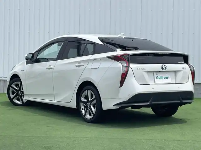 トヨタ プリウス A ツーリングセレクション 香川県 2015(平27)年 3.7万km ホワイトパールクリスタルシャイン 登録時走行距離：36142km/ディーラー純正ナビ/　CD DVD BT フルセグTV/バックカメラ/プリクラッシュセーフティシステム/レーンキープアシスト/レーダークルーズコントロール/ブラインドスポットモニター/ヘッドアップディスプレイ/パーキングアシスト/オートハイビーム/ＬＥＤヘッドライト/オートライト/フォグランプ/前後ドライブレコーダー/ビルトインＥＴＣ/ブラックレザーシート/シートヒーター/革巻きステアリング/ステアリングスイッチ/プッシュスタート/スマートキー/スペアキー