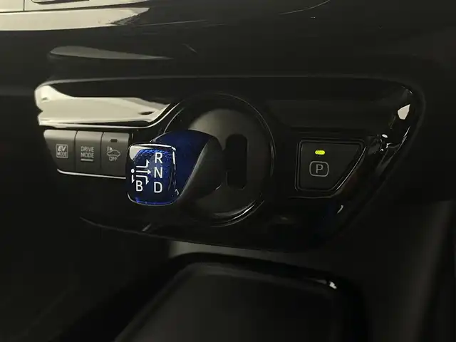 トヨタ プリウス A ツーリングセレクション 宮城県 2019(平31)年 3.7万km アティチュードブラックマイカ 純正ナビ(CD/DVD/BT/フルセグTV/HDMI)/ＴＲＤエアロ(F/S/R)　/RSRダウンサス /バックカメラ/前後コーナーセンサー/トヨタセーフティセンス　/　・レーダークルーズコントロール/　・ブラインドスポットモニター　/　・レーントレーシングアシスト　/　・パーキングサポートブレーキ　/　・プリクラッシュセーフティ　/　・ふらつき警報　/　・ヘッドアップディスプレイ/　・横滑り防止装置　　　/　・オートハイビーム　/オートライト/LEDライト/フォグランプ/純正アルミホイール/サイドバイザ/前席シートヒーター　/運転席パワーシート/レザーシート/レザーステアリング/ステアリングスイッチ/ビルトインETC/純正フロアマット/プッシュスタート/スマートキー/スペアキー