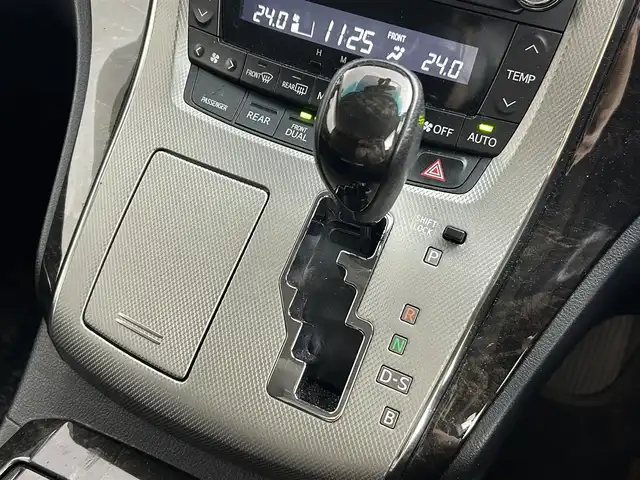 トヨタ ヴェルファイア ハイブリット ZR Gエディション 道央・札幌 2012(平24)年 11.1万km ホワイトパールクリスタルシャイン ・４WD/・純正8インチHDDナビ/　BT/CD/USB/HDD/フルセグ/・純正11インチフリップダウン/・純正ビルトインETC/・バックカメラ/・レーダークルーズコントロール/・衝突軽減ブレーキ/・レーンキープアシスト/・横滑り防止/・両側パワースライドドア/・電動リアゲート/・サンルーフ/・前席シートヒーター/・前席パワーシート/・社外フロアマット/・純正サマー17インチAW/・プッシュスタート/・スマートキー/・オートライト/・フロントフォグライト/・取扱説明書/・保証書