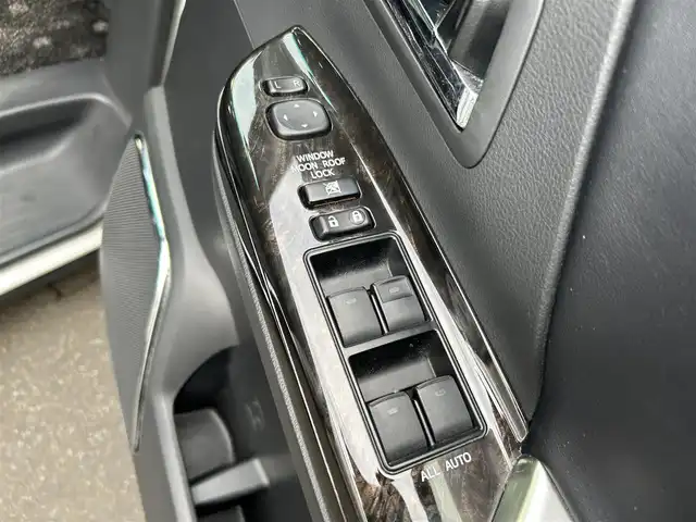 トヨタ ヴェルファイア ハイブリット ZR Gエディション 道東・釧路十勝 2012(平24)年 11.1万km ホワイトパールクリスタルシャイン 4WD/純正ナビ/（CD/DVD/BT）/フルセグTV/バックカメラ/フリップダウンモニター/サンルーフ/両側パワースライドドア/電動リアゲート/クルーズコントロール/パワーシート(全席)/ヒートシーター（前席）/メモリシート/オットマン/レーダー探知機/電動格納ミラー/ウィンカーミラー/100V電源/スマートキー/スペアキー/社外エンジンスターター/ステアリングスイッチ/ビルトインETC/前後コーナーセンサー/横滑り防止装置/AFS/衝突軽減