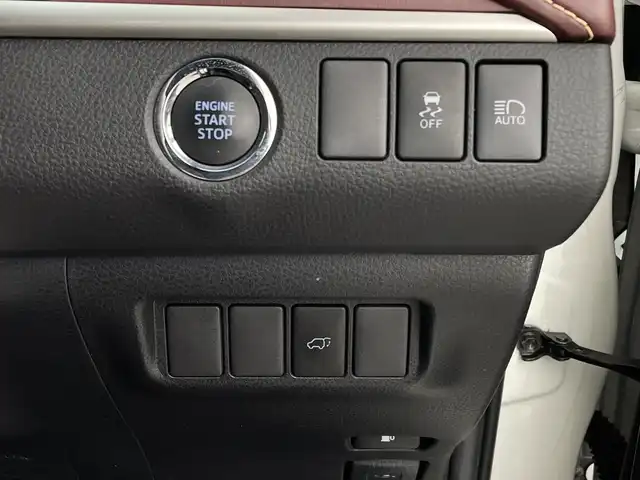 トヨタ ハリアー プレミアム 新潟県 2017(平29)年 2.4万km ホワイトパールクリスタルシャイン レーンキープアシスト/純正エアロ/純正ナビ/　（フルセグTV/BT/CD/DVD/AM/FM）/バックカメラ/パワーバックドア/クルーズコントロール/LEDオートライト/革シート/パワーシート/シートメモリー/純正18インチアルミホイール/ステアリングスイッチ/アイドリングストップ/スマートキー/ビルトインETC