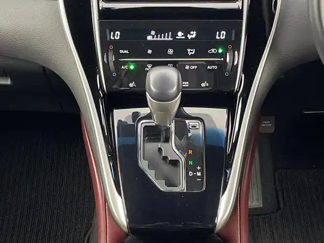 トヨタ ハリアー プレミアム 新潟県 2017(平29)年 2.4万km ホワイトパールクリスタルシャイン レーンキープアシスト/純正エアロ/純正ナビ/　（フルセグTV/BT/CD/DVD/AM/FM）/バックカメラ/パワーバックドア/クルーズコントロール/LEDオートライト/革シート/パワーシート/シートメモリー/純正18インチアルミホイール/ステアリングスイッチ/アイドリングストップ/スマートキー/ビルトインETC