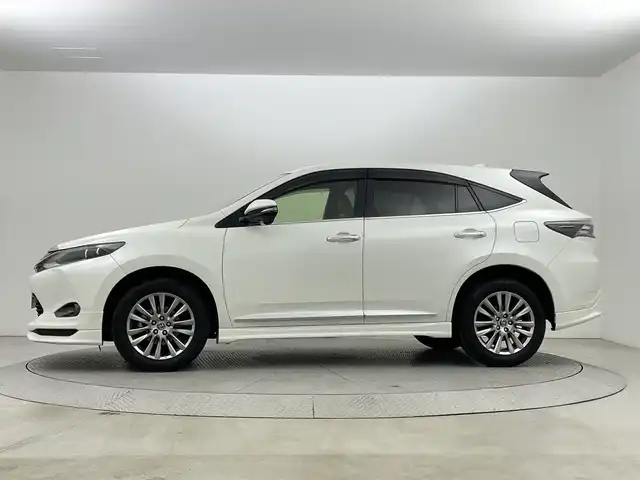 トヨタ ハリアー プレミアム 新潟県 2017(平29)年 2.4万km ホワイトパールクリスタルシャイン レーンキープアシスト/純正エアロ/純正ナビ/　（フルセグTV/BT/CD/DVD/AM/FM）/バックカメラ/パワーバックドア/クルーズコントロール/LEDオートライト/革シート/パワーシート/シートメモリー/純正18インチアルミホイール/ステアリングスイッチ/アイドリングストップ/スマートキー/ビルトインETC