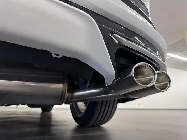 トヨタ ハリアー Z レザーパッケージ 三重県 2023(令5)年 2.3万km プラチナホワイトパールマイカ ガソリン/FF/MTモード付フロアCVT/純正12.3インチナビ/（AM/FM/TV/Bluetooth/USB/iPod/CarPlay/AndroidAuto/Miracast）/【OP】パノラミックビューモニター（床下透過表示機能付）/モデリスタエアロ（F/S/R下）/JBLプレミアムサウンドシステム（9スピーカー＆アンプ）/ドライブレコーダー 前後/ETC2.0/Toyota Safety Sense/●プリクラッシュセーフティ/●レーントレーシングアシスト/●レーダークルコン/●アダプティブハイビーム/●ロードサインアシスト/・ドライバー異常時対応システム/・発進遅れ告知/・ブラインドスポットモニター/・パーキングサポートブレーキ（前後静止物、後方接近車両）/など/装備/・デジタルインナーミラー（前後録画機能付）/・カラーHUD/・ハンズフリーパワーバックドア/・本革シート（黒）/・冷暖シート（D/N）/・ステアリングヒーター/・パワーシート（Dメモリー付8way（4wayランバーサポート付）/N4way）/・オートワイパー/・WORKアルミホイール『LANVEC LM7』20in×9J＋35/・TEIN 全調式車高調『FLEX Z』/・ガナドール 4本出しマフラー GVE-048MPO/など