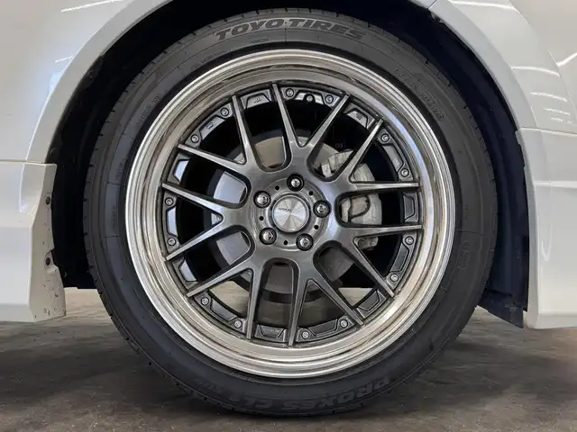 トヨタ ハリアー Z レザーパッケージ 三重県 2023(令5)年 2.3万km プラチナホワイトパールマイカ ガソリン/FF/MTモード付フロアCVT/純正12.3インチナビ/（AM/FM/TV/Bluetooth/USB/iPod/CarPlay/AndroidAuto/Miracast）/【OP】パノラミックビューモニター（床下透過表示機能付）/モデリスタエアロ（F/S/R下）/JBLプレミアムサウンドシステム（9スピーカー＆アンプ）/ドライブレコーダー 前後/ETC2.0/Toyota Safety Sense/●プリクラッシュセーフティ/●レーントレーシングアシスト/●レーダークルコン/●アダプティブハイビーム/●ロードサインアシスト/・ドライバー異常時対応システム/・発進遅れ告知/・ブラインドスポットモニター/・パーキングサポートブレーキ（前後静止物、後方接近車両）/など/装備/・デジタルインナーミラー（前後録画機能付）/・カラーHUD/・ハンズフリーパワーバックドア/・本革シート（黒）/・冷暖シート（D/N）/・ステアリングヒーター/・パワーシート（Dメモリー付8way（4wayランバーサポート付）/N4way）/・オートワイパー/・WORKアルミホイール『LANVEC LM7』20in×9J＋35/・TEIN 全調式車高調『FLEX Z』/・ガナドール 4本出しマフラー GVE-048MPO/など