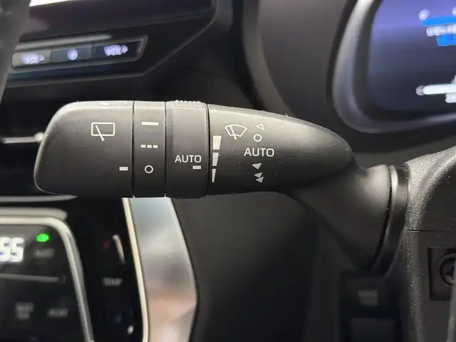 トヨタ ハリアー Z レザーパッケージ 三重県 2023(令5)年 2.3万km プラチナホワイトパールマイカ ガソリン/FF/MTモード付フロアCVT/純正12.3インチナビ/（AM/FM/TV/Bluetooth/USB/iPod/CarPlay/AndroidAuto/Miracast）/【OP】パノラミックビューモニター（床下透過表示機能付）/モデリスタエアロ（F/S/R下）/JBLプレミアムサウンドシステム（9スピーカー＆アンプ）/ドライブレコーダー 前後/ETC2.0/Toyota Safety Sense/●プリクラッシュセーフティ/●レーントレーシングアシスト/●レーダークルコン/●アダプティブハイビーム/●ロードサインアシスト/・ドライバー異常時対応システム/・発進遅れ告知/・ブラインドスポットモニター/・パーキングサポートブレーキ（前後静止物、後方接近車両）/など/装備/・デジタルインナーミラー（前後録画機能付）/・カラーHUD/・ハンズフリーパワーバックドア/・本革シート（黒）/・冷暖シート（D/N）/・ステアリングヒーター/・パワーシート（Dメモリー付8way（4wayランバーサポート付）/N4way）/・オートワイパー/・WORKアルミホイール『LANVEC LM7』20in×9J＋35/・TEIN 全調式車高調『FLEX Z』/・ガナドール 4本出しマフラー GVE-048MPO/など