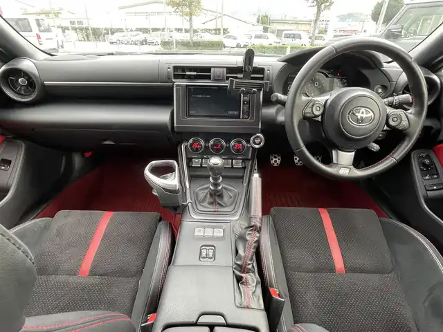 トヨタ ＧＲ８６ RZ 長野県 2024(令6)年 2万km マグネタイトグレーメタリック トヨタセーフティセンス/パイオニアメモリナビ（AVIC-RW812）/FM・AM・DVD・CD・フルセグテレビ/Bluetooth Audio/バックカメラ/純正18インチアルミホイール/レーダークルーズコントロール/前後ドライブレコーダー/ステアリングスイッチ/コーナーセンサー/シートヒーター/ミラーヒーター/柿本マフラー/純正マフラー車載/LEDヘッドライト/オートライト/プッシュスタート/スマートキー/ETC/取扱説明書/保証書