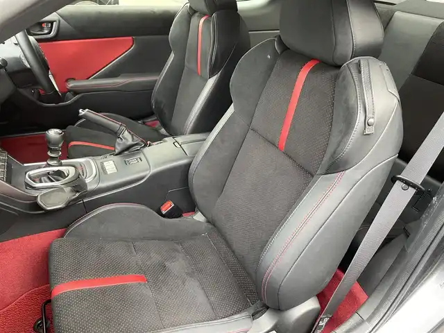 トヨタ ＧＲ８６ RZ 長野県 2024(令6)年 2万km マグネタイトグレーメタリック トヨタセーフティセンス/パイオニアメモリナビ（AVIC-RW812）/FM・AM・DVD・CD・フルセグテレビ/Bluetooth Audio/バックカメラ/純正18インチアルミホイール/レーダークルーズコントロール/前後ドライブレコーダー/ステアリングスイッチ/コーナーセンサー/シートヒーター/ミラーヒーター/柿本マフラー/純正マフラー車載/LEDヘッドライト/オートライト/プッシュスタート/スマートキー/ETC/取扱説明書/保証書