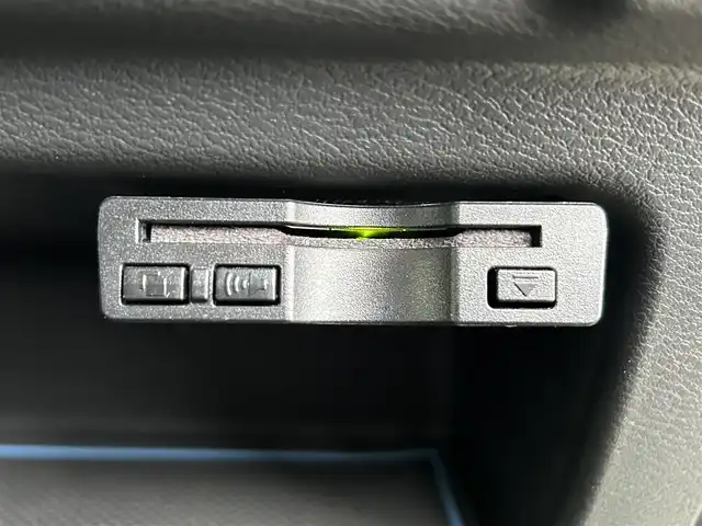 三菱 ｅＫクロス G 愛媛県 2019(令1)年 1.9万km オリーブグリーン チタニウムグレーメタリック/オリ-ブグリーン(U17F28)/e-Assist/KENWOOD7型ナビ/KENWOODツイーター/衝突被害軽減装置/車線逸脱防止装置/オートマチックハイビーム/アイドリングストップ/クリアランスソナー/LEDヘッドライト/前席シートヒーター/電格ミラー/ステアリングリモコン/ヘッドライトレベライザー/ドアバイザー/現状サマー(純正AW)(165/55/R15)/TOYO NANOENERGY/禁煙車