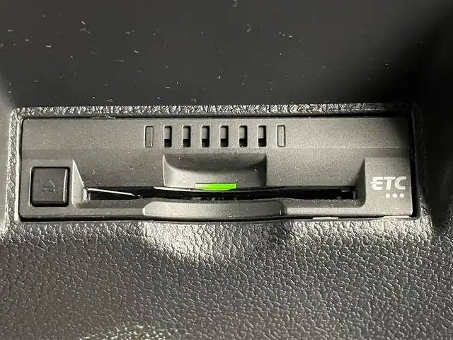 トヨタ プリウス ＰＨＶ A 滋賀県 2017(平29)年 6.2万km ホワイトパールクリスタルシャイン 純正11インチナビ/(USB/Bluetooth/フルセグTV)/トヨタセーフティセンス/・プリクラッシュセーフティ/・レーンディパーチャーアラート(車線逸脱警報)/・レーダークルーズコントロール/・オートマチックハイビーム/ブラインドスポットモニター/インテリジェントパーキングアシスト/クリアランスソナー/バックカメラ/AC100V充電/ETC/ドライブレコーダー/シートヒーター/ステアリングヒーター/ステアリングスイッチ/オートライト/プッシュスタート