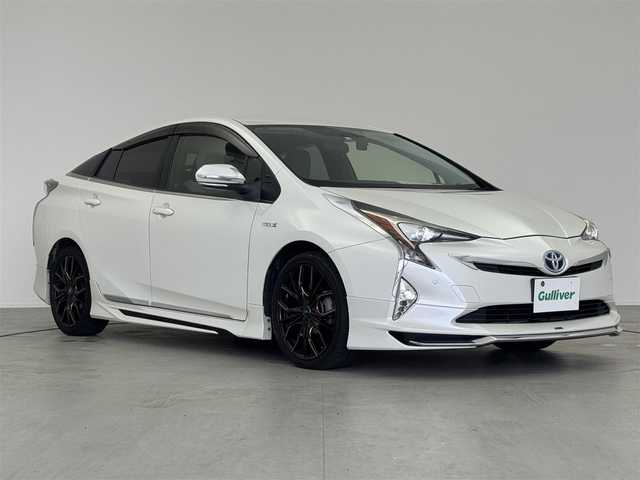 トヨタ プリウス S 愛知県 2016(平28)年 4.2万km ホワイトパールクリスタルシャイン モデリスタエアロ　/社外９インチナビ（ALPINE）/（ＴＶ／ＢＴ／ＣＤ／ＤＶＤ）　/バックモニター　/コーナーセンサー　/ドライブレコーダー　/社外ＡＷ（LEONIS）/ＥＴＣ　/電動格納ミラー　/ステアリングスイッチ