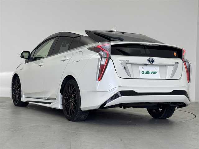 トヨタ プリウス S 愛知県 2016(平28)年 4.2万km ホワイトパールクリスタルシャイン モデリスタエアロ　/社外９インチナビ（ALPINE）/（ＴＶ／ＢＴ／ＣＤ／ＤＶＤ）　/バックモニター　/コーナーセンサー　/ドライブレコーダー　/社外ＡＷ（LEONIS）/ＥＴＣ　/電動格納ミラー　/ステアリングスイッチ