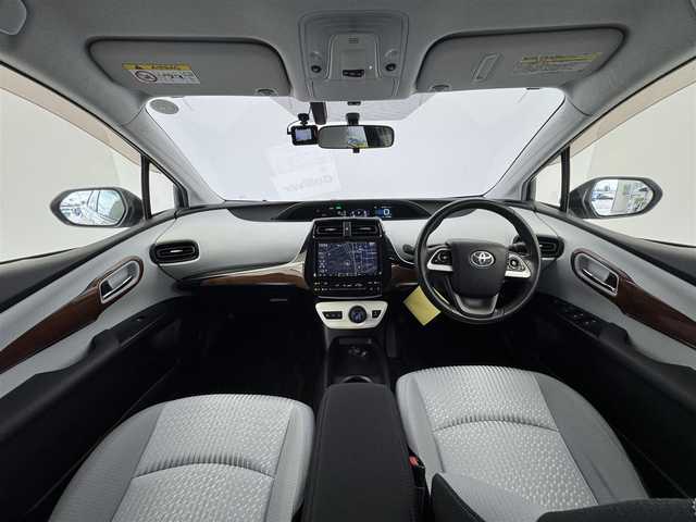 トヨタ プリウス S 愛知県 2016(平28)年 4.2万km ホワイトパールクリスタルシャイン モデリスタエアロ　/社外９インチナビ（ALPINE）/（ＴＶ／ＢＴ／ＣＤ／ＤＶＤ）　/バックモニター　/コーナーセンサー　/ドライブレコーダー　/社外ＡＷ（LEONIS）/ＥＴＣ　/電動格納ミラー　/ステアリングスイッチ