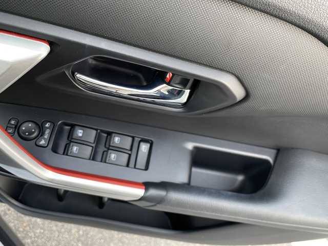 トヨタ ライズ Z 岐阜県 2023(令5)年 0.6万km シャイニングホワイトパール 登録時走行距離5640km/社外SDナビ/フルセグTV/バックカメラ/ドライブレコーダー/シートヒーター/MT付きAT/社外フロアマット/純正アルミホイール/ワンオーナー/禁煙車/プッシュスタート/スマートキー/スペアキー/クルーズコントロール/ETC/USB/Blue tooth/ABS/横滑り防止装置/コーナーセンサー/レーンキープアシスト/盗難防止装置/オートライト/オートマチックハイビーム/LEDヘッドライト/エアバッグ/衝突被害軽減システム/カーテンエアバッグ