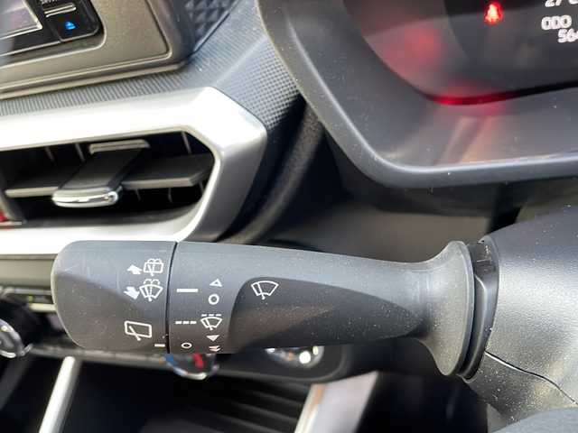 トヨタ ライズ Z 岐阜県 2023(令5)年 0.6万km シャイニングホワイトパール 登録時走行距離5640km/社外SDナビ/フルセグTV/バックカメラ/ドライブレコーダー/シートヒーター/MT付きAT/社外フロアマット/純正アルミホイール/ワンオーナー/禁煙車/プッシュスタート/スマートキー/スペアキー/クルーズコントロール/ETC/USB/Blue tooth/ABS/横滑り防止装置/コーナーセンサー/レーンキープアシスト/盗難防止装置/オートライト/オートマチックハイビーム/LEDヘッドライト/エアバッグ/衝突被害軽減システム/カーテンエアバッグ