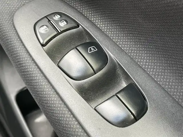 日産 セレナ ハイウェイスター Sハイブリッド 千葉県 2014(平26)年 16.1万km ブリリアントシルバー 衝突軽減ブレーキ/レーンキープアシスト/純正8インチナビ(MM514D-L)/・フルセグ/BT/DVD/CD/バックカメラ/ステアリングスイッチ/クルーズコントロール/ETC/両側パワースライドドア/フォグライト/オートライト