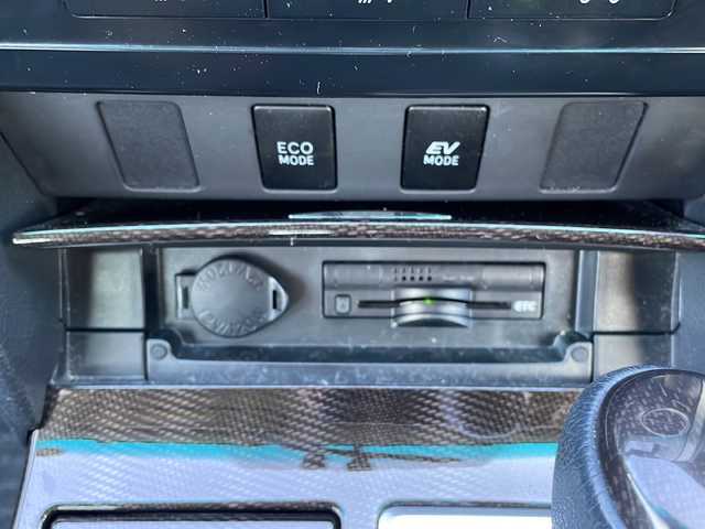 トヨタ カムリ ハイブリット Gパッケージ 島根県 2013(平25)年 12.9万km アティチュードブラックマイカ 社外ナビ（CN-H510WD）/フルセグTV/Bluetooth接続/リアモニター/パワーシートD席/クルーズコントロール/プッシュスタート/スタッドレスタイヤ付きアルミホイール/フォグライト/スペアキー