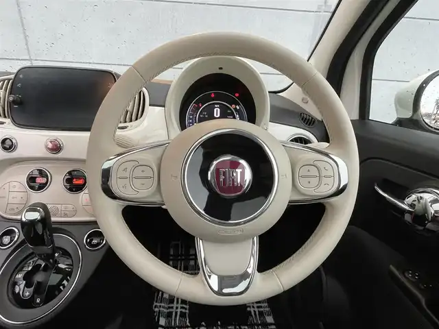 フィアット ５００ ツインエア ラウンジ 千葉県 2021(令3)年 3.1万km ボサノバホワイト ガラスルーフ/BeatsAudioプレミアムサウンド/純正ディスプレイオーディオ/・BT/USB/ラジオ/バックカメラ/ステアリングスイッチ/MTモード/ETC/HIDヘッドライト/フォグライト/キーレスエントリー/純正フロアマット/純正15インチAW