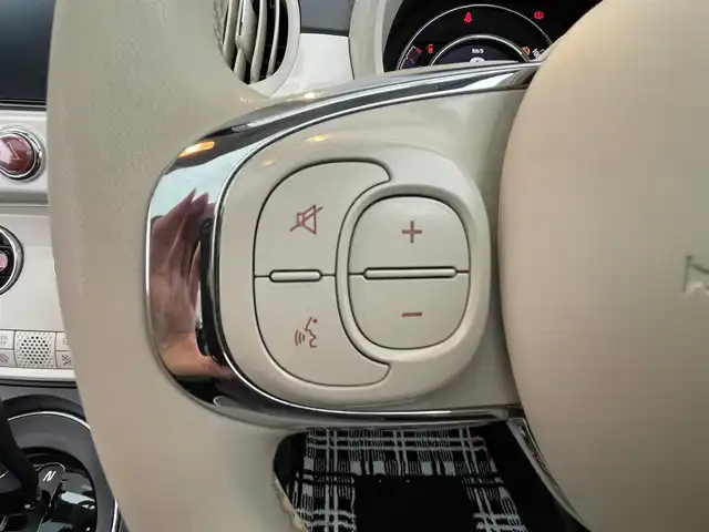 フィアット ５００ ツインエア ラウンジ 千葉県 2021(令3)年 3.1万km ボサノバホワイト ガラスルーフ/BeatsAudioプレミアムサウンド/純正ディスプレイオーディオ/・BT/USB/ラジオ/バックカメラ/ステアリングスイッチ/MTモード/ETC/HIDヘッドライト/フォグライト/キーレスエントリー/純正フロアマット/純正15インチAW