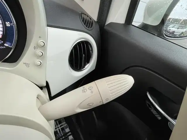 フィアット ５００ ツインエア ラウンジ 千葉県 2021(令3)年 3.1万km ボサノバホワイト ガラスルーフ/BeatsAudioプレミアムサウンド/純正ディスプレイオーディオ/・BT/USB/ラジオ/バックカメラ/ステアリングスイッチ/MTモード/ETC/HIDヘッドライト/フォグライト/キーレスエントリー/純正フロアマット/純正15インチAW