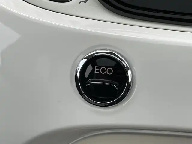 フィアット ５００ ツインエア ラウンジ 千葉県 2021(令3)年 3.1万km ボサノバホワイト ガラスルーフ/BeatsAudioプレミアムサウンド/純正ディスプレイオーディオ/・BT/USB/ラジオ/バックカメラ/ステアリングスイッチ/MTモード/ETC/HIDヘッドライト/フォグライト/キーレスエントリー/純正フロアマット/純正15インチAW