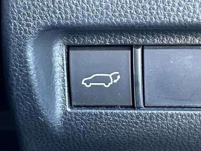 トヨタ ハリアー G 滋賀県 2021(令3)年 4.4万km ブラック 9インチ純正ディスプレイオーディオ/バックカメラ/デジタルインナーミラー/ハーフレザーシート/パワーシート/リアパワーゲート/ブラインドスポットモニター/オートハイビーム/ＬＥＤヘッドライト/前後ドライブレコーダー/ビルトインＥＴＣ/ＭＴモード付ＡＴ