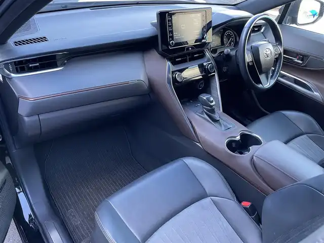 トヨタ ハリアー G 滋賀県 2021(令3)年 4.4万km ブラック 9インチ純正ディスプレイオーディオ/バックカメラ/デジタルインナーミラー/ハーフレザーシート/パワーシート/リアパワーゲート/ブラインドスポットモニター/オートハイビーム/ＬＥＤヘッドライト/前後ドライブレコーダー/ビルトインＥＴＣ/ＭＴモード付ＡＴ