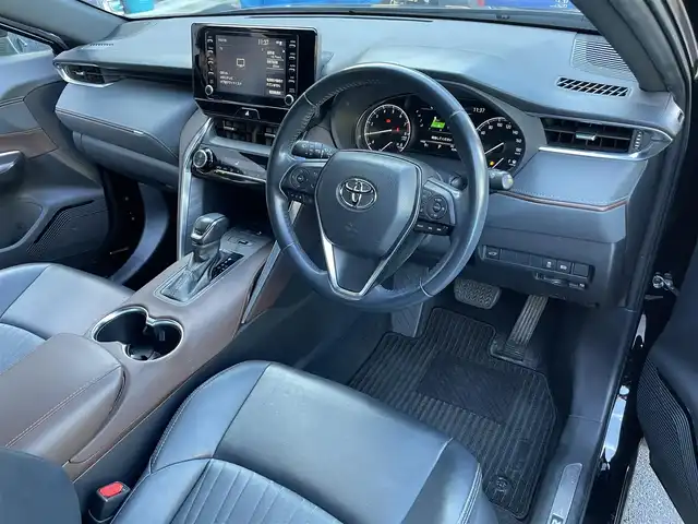 トヨタ ハリアー G 滋賀県 2021(令3)年 4.4万km ブラック 9インチ純正ディスプレイオーディオ/バックカメラ/デジタルインナーミラー/ハーフレザーシート/パワーシート/リアパワーゲート/ブラインドスポットモニター/オートハイビーム/ＬＥＤヘッドライト/前後ドライブレコーダー/ビルトインＥＴＣ/ＭＴモード付ＡＴ