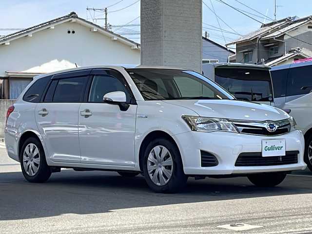 トヨタ カローラ フィールダー ハイブリッドG 愛媛県 2013(平25)年 5.2万km スーパーホワイトⅡ 純正ナビ(NSCP‐W62)/・Bluetooth接続/・CD再生/・ワンセグTV/ETC/バックカメラ/スマートキー/・スペアキー1本/プッシュスタート/Wサイドエアバック/・カーテンエアバック/ウィンカーミラー/ハロゲンヘッドライト/電動格納ミラー/純正ドアバイザー/純正フロアマット/保証書/取扱説明書