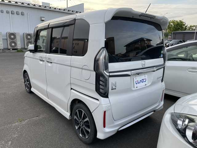 ホンダ Ｎ ＢＯＸ 宮城県 2019(令1)年 13.4万km プラチナホワイトパール (株)IDOMが運営する【じしゃロン仙台店】の自社ローン専用車両になりますこちらは現金またはオートローンご利用時の価格です。自社ローンご希望の方は別途その旨お申付け下さい/ホンダセンシング/LEDヘッドライト/左側パワスラ/バックカメラ