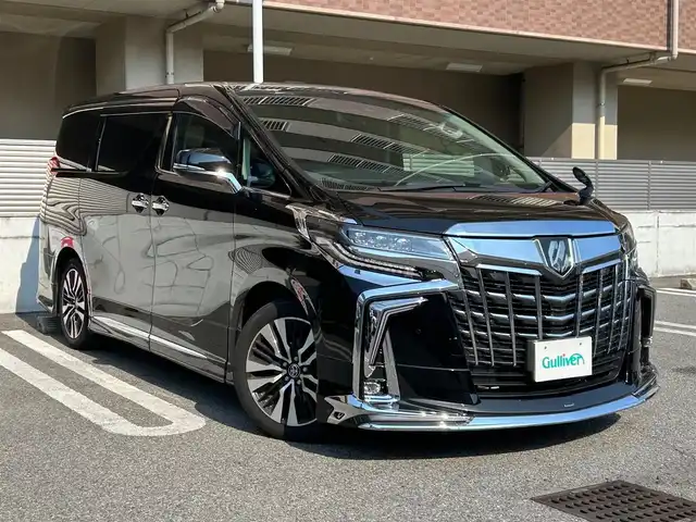 トヨタ アルファード S Cパッケージ 大阪府 2023(令5)年 3.2万km ブラック ワンオーナー/ツインムーンルーフ/モデリスタエアロキット/フロントシグネチャーイルミ/ブラインドスポットモニター/パーキングサポートブレーキ/デジタルインナーミラー/純正9インチデイスプレイオーディオ/・ナビキットあり/・AM/FM/BT/HDMI/Apple car Play/12/3インチ純正後席用モニター/バックカメラ/トヨタセーフティーセンス/・プリクラッシュセーフティー/・レーントレーシングアシスト/・レーダークルーズコントロール/・ロードサインアシスト/・アダプティブハイビームシステム/・オートマチックハイビーム/電動リアゲート/黒革シート/D席メモリ付きパワーシート/D/Nパワーシート/シートヒーター/ベンチレーション/ステアリングヒーター/電子パーキング/HOLD/ドラレコ前後（ZDR－035）/ユピテルレーダー探知機/ETC2.0/純正18インチアルミホイール/取扱説明書/保証書