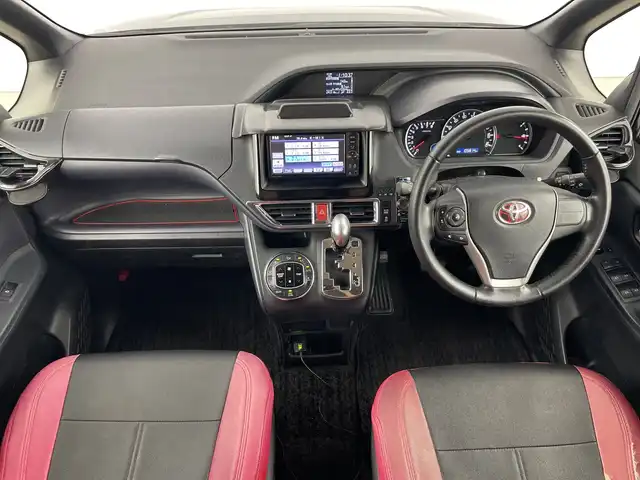 トヨタ ヴォクシー ZS 愛知県 2014(平26)年 10.6万km ブラック 純正7インチナビ/（CD/DVD/Bluetooth/ワンセグTV）/フリップダウンモニター/バックカメラ/シルクブレイズエアロ/ETC/ドライブレコーダー/両側パワースライドドア/18インチアルミホイール/社外シートカバー/プッシュスタート/スマートキー/オートエアコン/オートライト